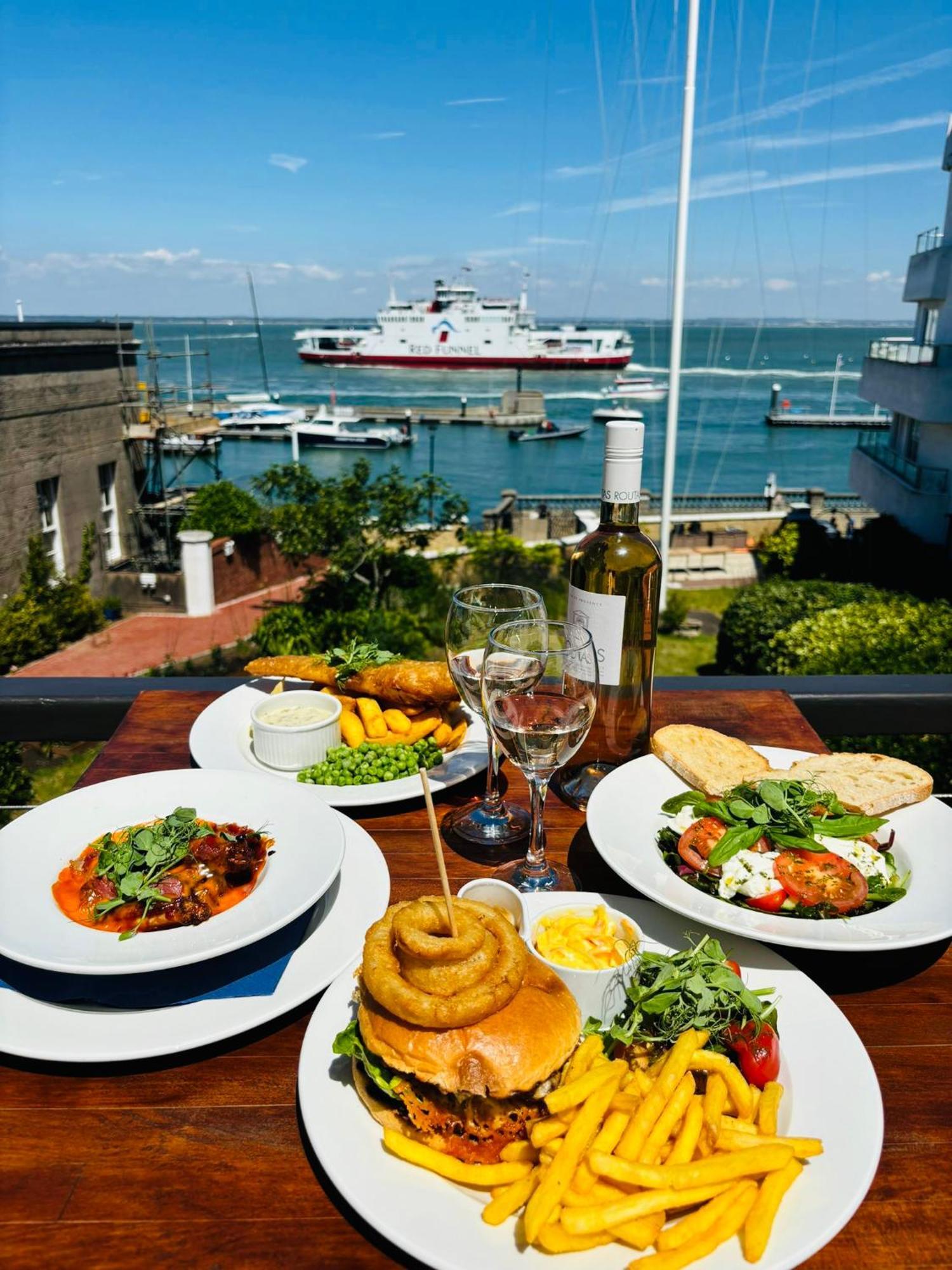 Royal Ocean Racing Club Hotel Cowes  Buitenkant foto