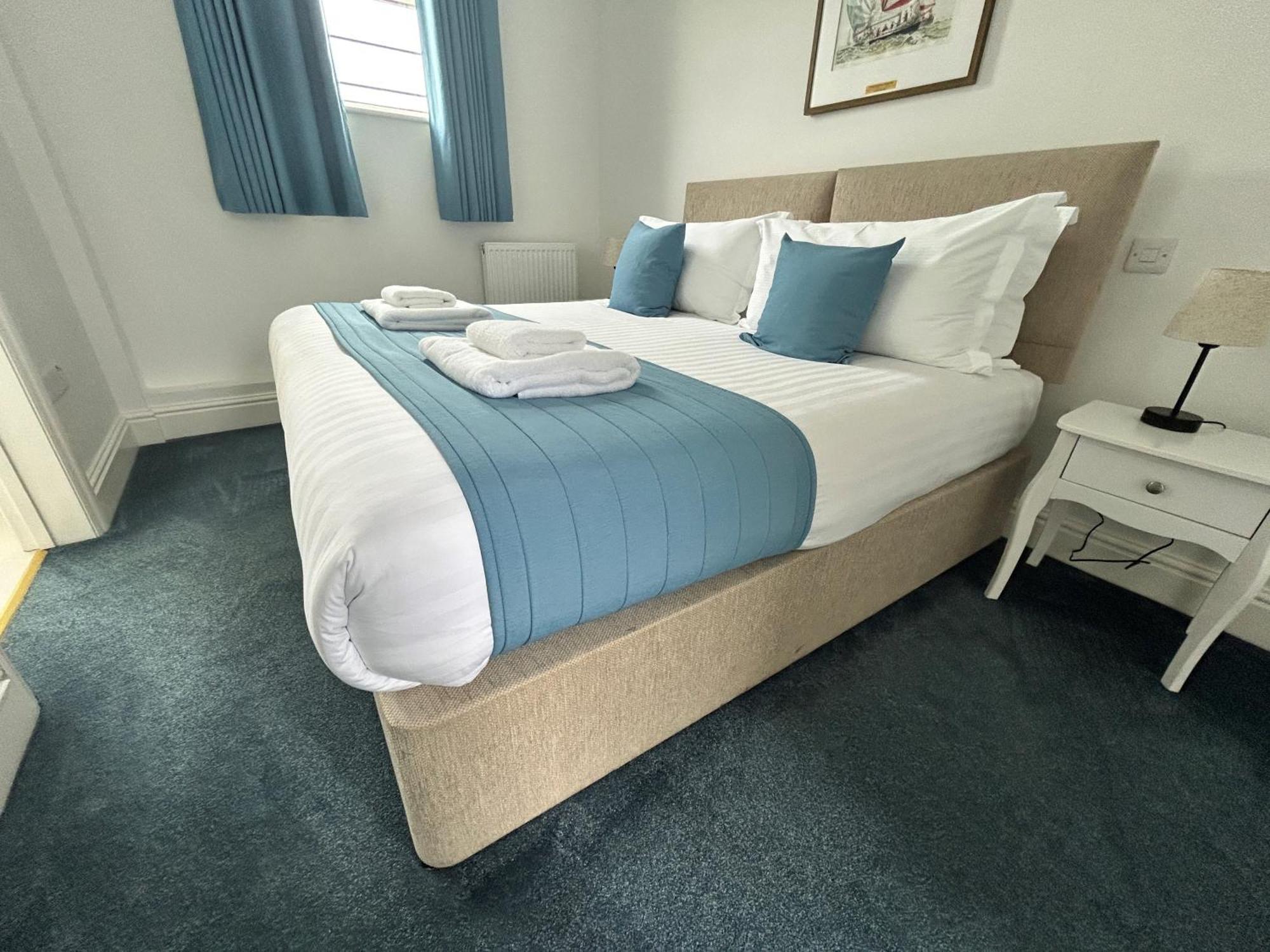 Royal Ocean Racing Club Hotel Cowes  Buitenkant foto